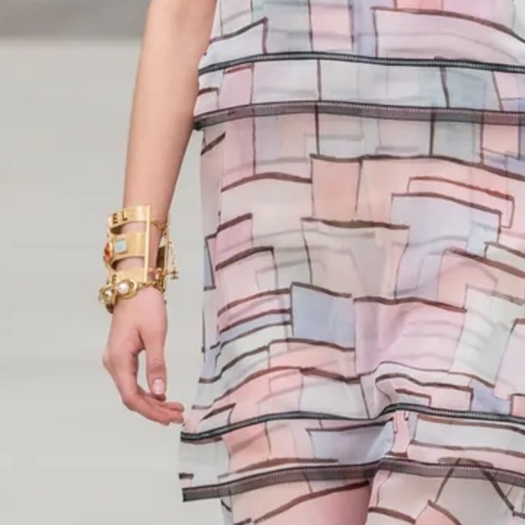 RARE Chanel 2020 Cruise CC chain pearl bracelet - Picture 5 of 7